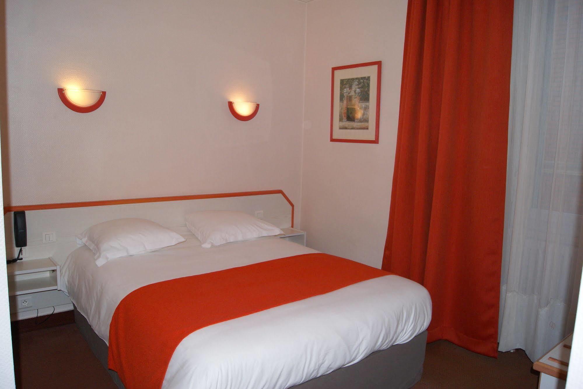 Hotel Suzane Angers Exterior foto